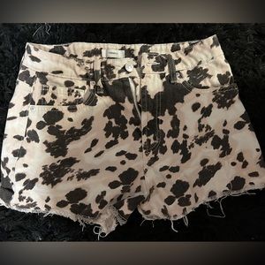 💗high rise cow print shorts with fringe bottoms